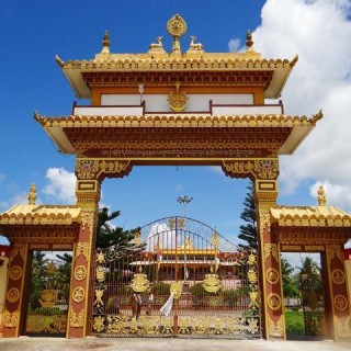 Tibet, il portale di un monastero