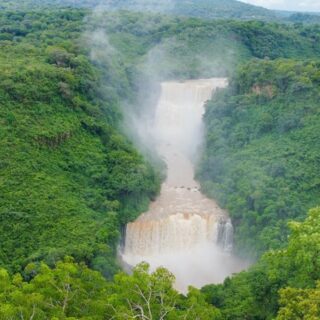 Guinea, cascata Kambadaga