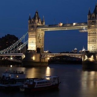 Inghilterra, Londra Tower Bridge di notte