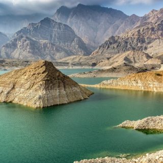 Oman, costa rocciosa